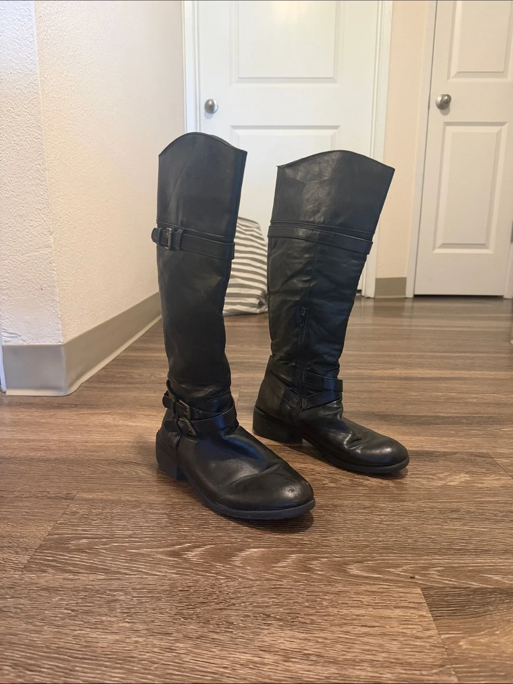 👄 Black Women's Tall Buckle Riding Boots